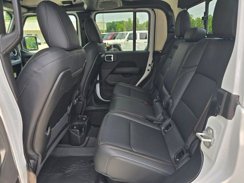 New 2026 Jeep Gladiator Sport AWD/4WD image 10