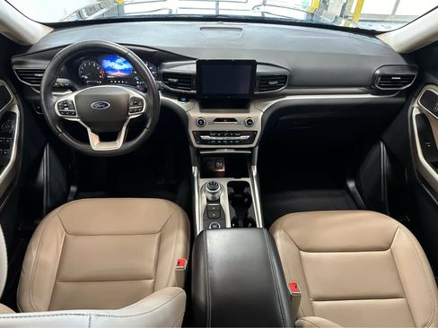 Used 2022 Ford Explorer XLT w/ Equipment Group 202A image 13