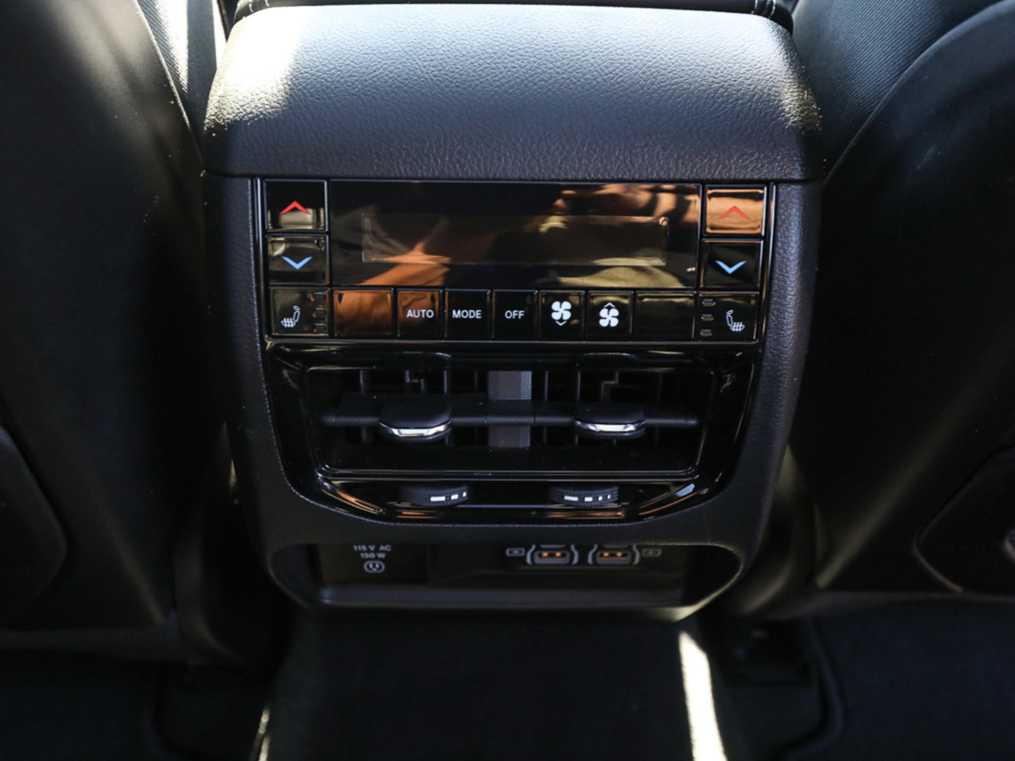 Used 2023 Jeep Grand Cherokee Overland w/ Advanced Protech Group III AWD/4WD image 24