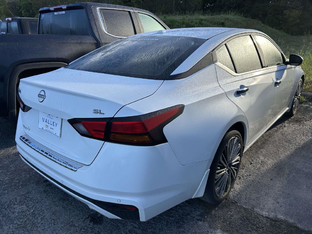 Used 2023 Nissan Altima 2.5 SL FWD image 2