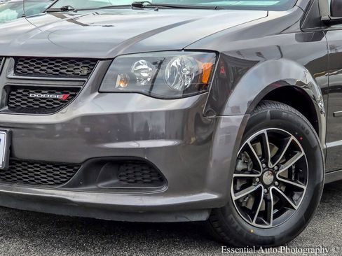 Used 2017 Dodge Grand Caravan SE image 32