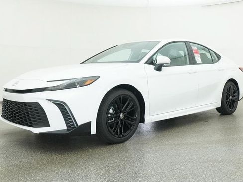 Used 2026 Toyota Camry SE FWD image 37