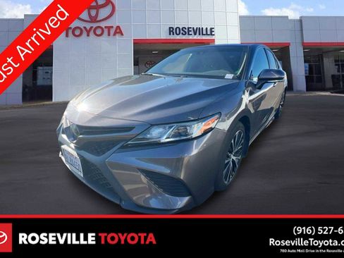Certified 2019 Toyota Camry SE w/ Convenience Package FWD image 1