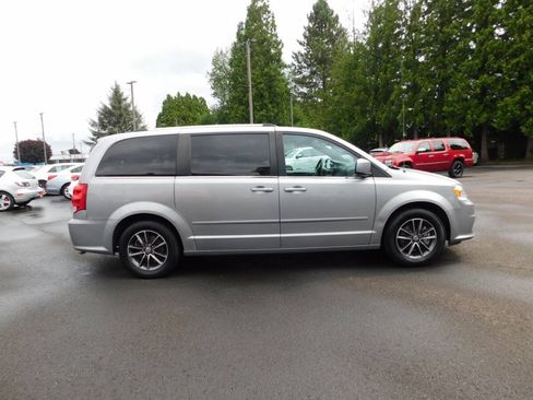 Used 2017 Dodge Grand Caravan SXT FWD image 21