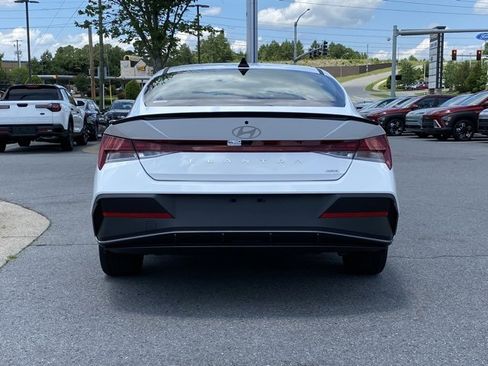 New 2025 Hyundai Elantra SEL image 7