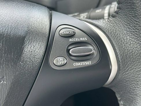 Used 2017 Nissan Pathfinder SV FWD image 24