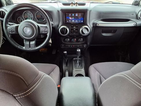 Used 2013 Jeep Wrangler Unlimited Sahara w/ Connectivity Group AWD/4WD image 12