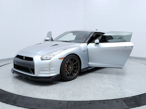 Used 2015 Nissan GT-R Premium AWD/4WD image 9