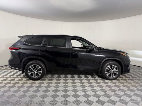 Used 2026 Toyota Highlander XLE AWD/4WD image 4
