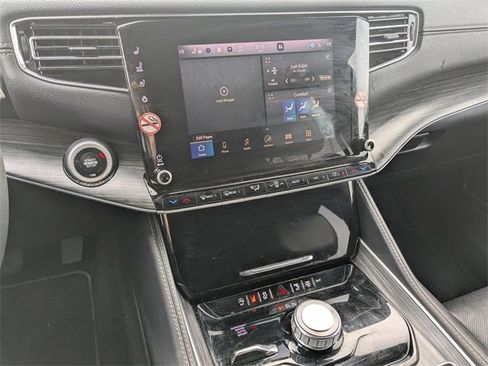 Used 2024 Jeep Wagoneer Series II w/ Flexible Seating Group image 10