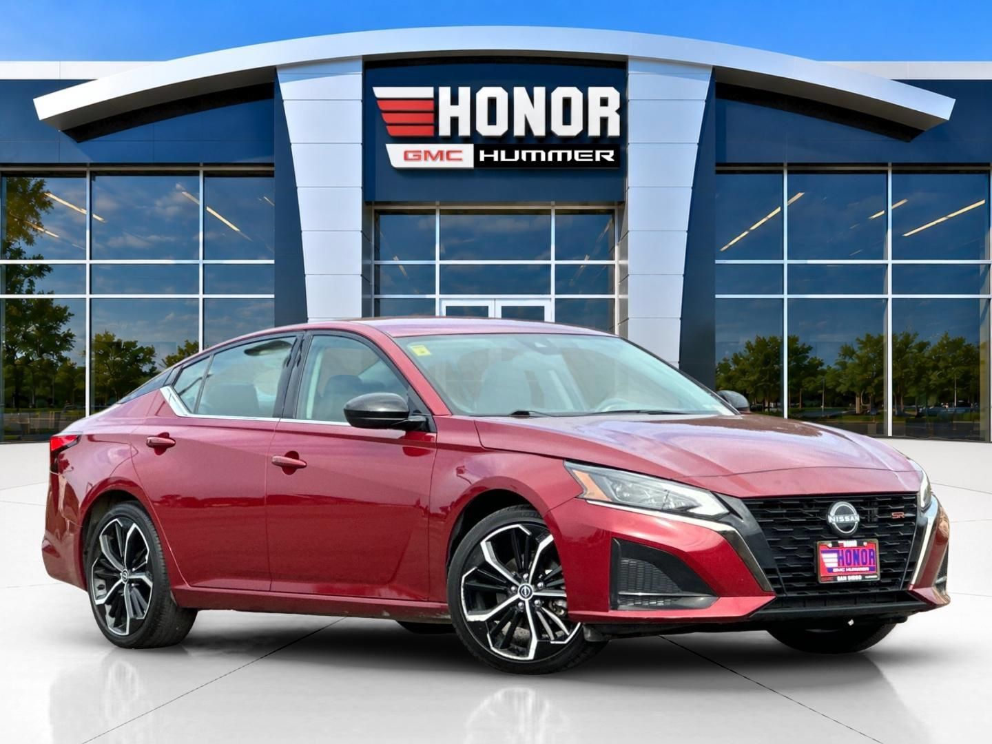 Used 2024 Nissan Altima 2.5 SR FWD image 2