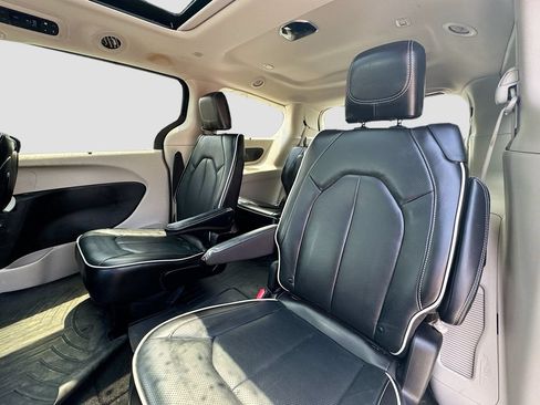 Used 2022 Chrysler Pacifica Limited w/ Uconnect Theater Family Group AWD/4WD image 26