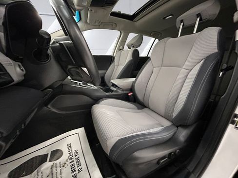 Used 2021 Subaru Outback Premium image 8