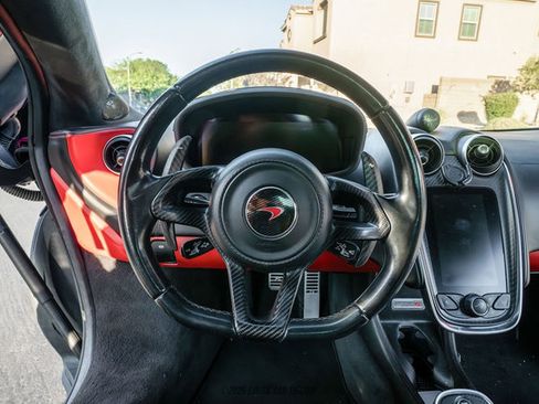 Used 2018 McLaren 570S Spider RWD image 40