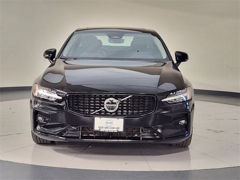 Used 2024 Volvo S60 B5 Core image 9