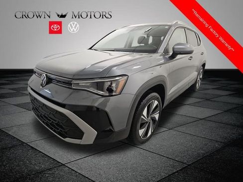 Used 2025 Volkswagen Taos SE image 3