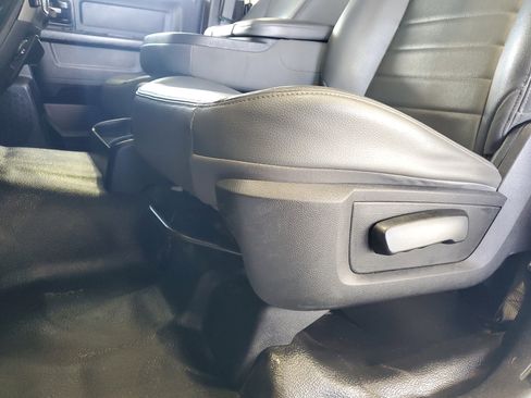 Used 2019 RAM 1500 Tradesman w/ Chrome Appearance Group RWD image 19
