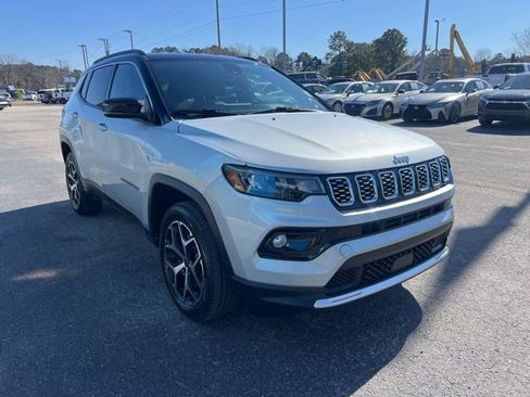 Used 2025 Jeep Compass Limited image 5