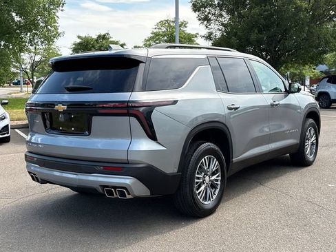 Used 2025 Chevrolet Traverse LT w/ Enhanced Driving Package AWD/4WD image 2