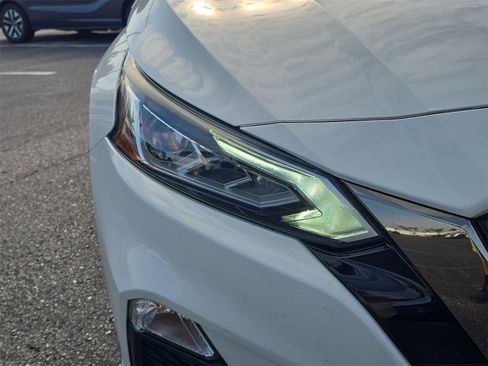Used 2020 Nissan Altima 2.5 SR w/ Premium Package image 7