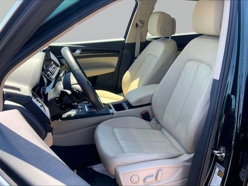 Used 2019 Audi Q5 Premium Plus w/ Premium Plus Package AWD/4WD image 17