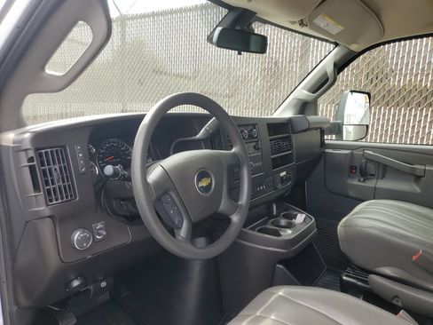 Used 2024 Chevrolet Express 3500 w/ Power Convenience Package RWD image 17