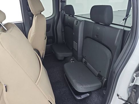 Used 2024 Nissan Frontier S RWD image 16
