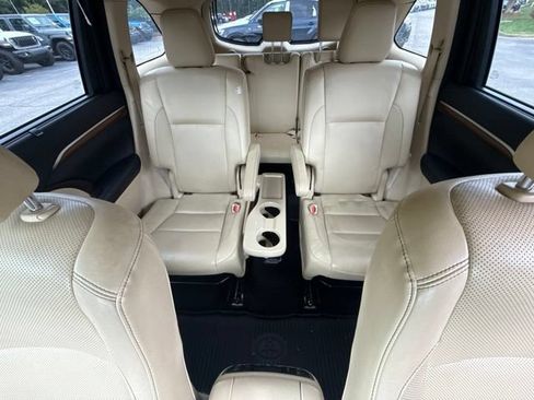 Used 2018 Toyota Highlander Limited Platinum AWD/4WD image 14