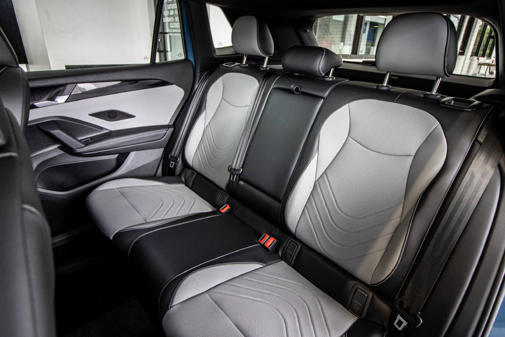 New 2026 Volkswagen Tiguan SE R-Line FWD image 28