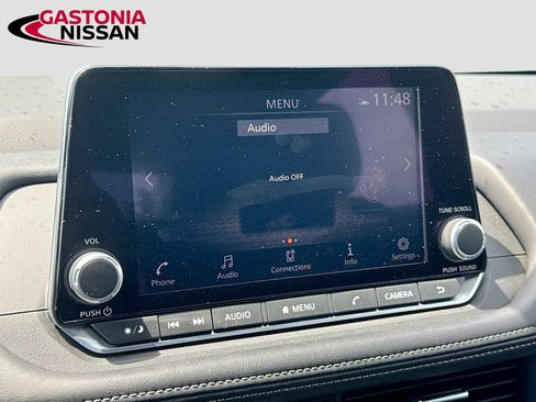 Used 2025 Nissan Rogue SV FWD image 18