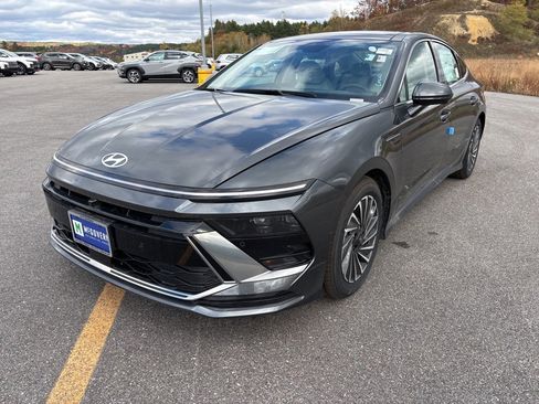 New 2025 Hyundai Sonata Limited image 1