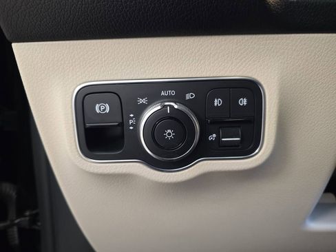 Certified 2022 Mercedes-Benz GLB 250 4MATIC w/ Premium Package Lite image 26