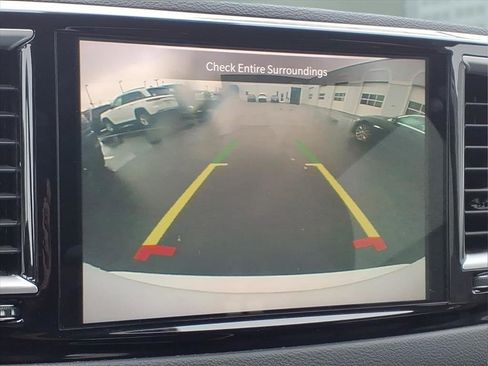 Used 2024 Chrysler Pacifica Touring-L image 19