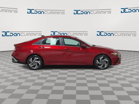 Used 2025 Hyundai Elantra SEL FWD image 9