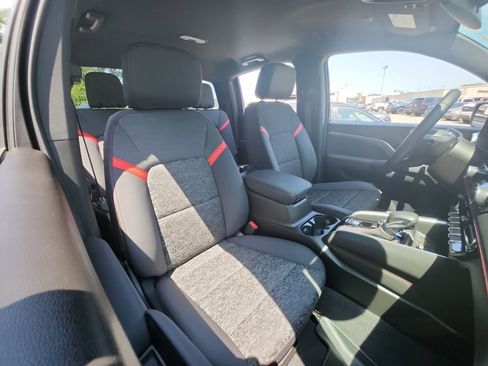 Used 2024 Chevrolet Colorado Z71 w/ Z71 Convenience Package 2 image 31