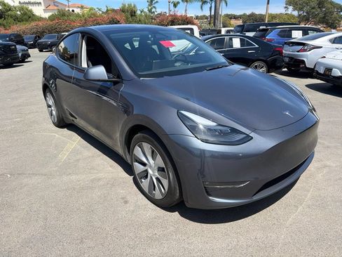 Used 2023 Tesla Model Y Long Range AWD/4WD image 3