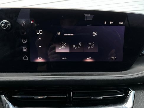 Used 2025 Buick Envista Sport Touring image 27