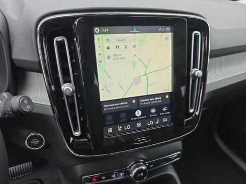 New 2026 Volvo XC40 B5 Plus w/ Climate Package AWD/4WD image 15