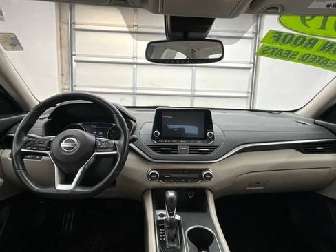 Used 2019 Nissan Altima 2.5 SV FWD image 4