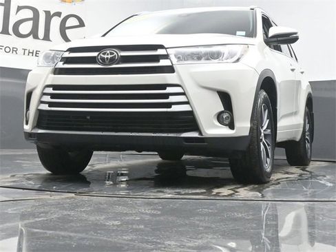 Used 2018 Toyota Highlander XLE image 4