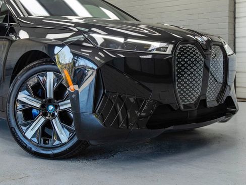 Used 2023 BMW iX xDrive50 w/ Premium Package image 8