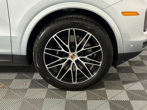 Certified 2025 Porsche Cayenne image 14