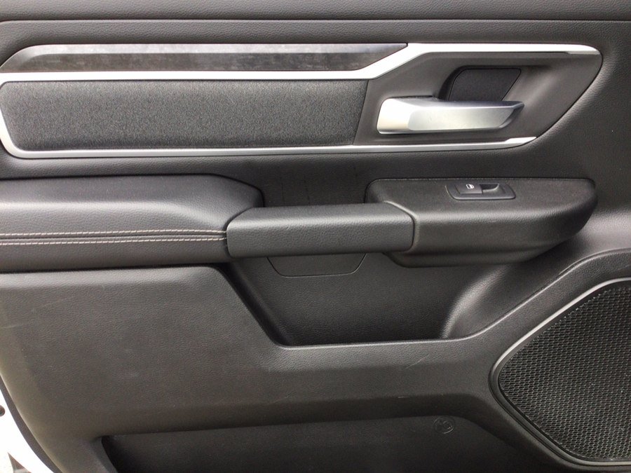 Used 2020 RAM 1500 4x4 Crew Cab image 12