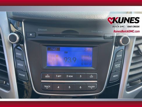 Used 2017 Hyundai Elantra GT image 17