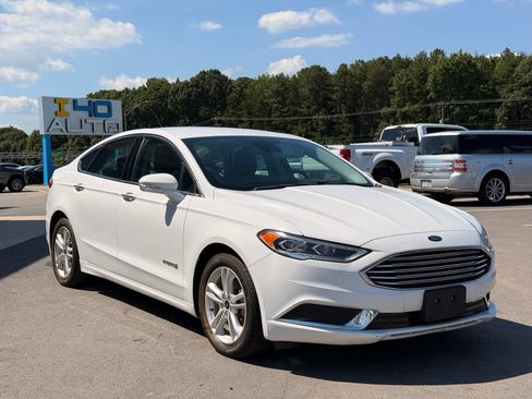 Used 2018 Ford Fusion SE w/ Equipment Group 602A FWD image 6