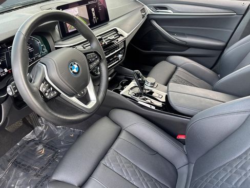 Certified 2023 BMW 530e xDrive image 4
