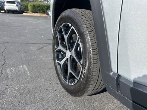 Used 2024 Jeep Compass Limited image 11