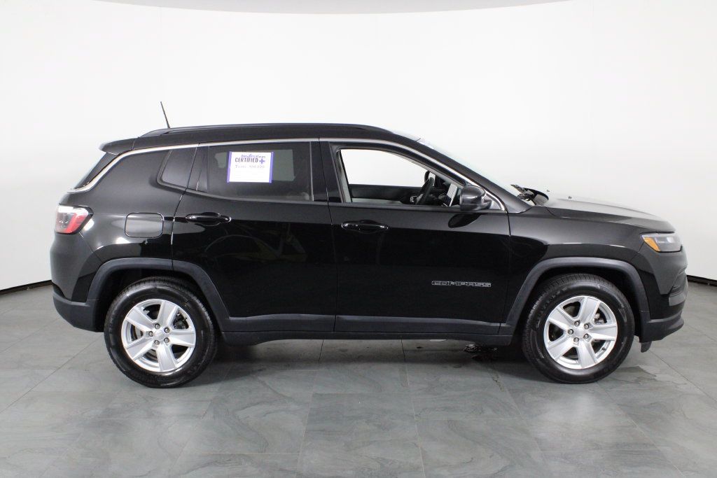 Used 2022 Jeep Compass Latitude FWD image 11