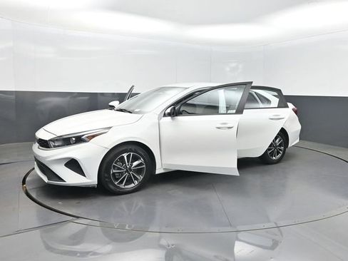 Used 2023 Kia Forte LXS w/ LXS Technology Package FWD image 33