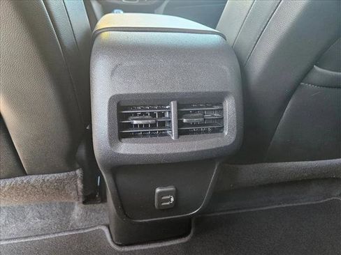 Used 2020 Chevrolet Equinox LT w/ Sport Edition image 18